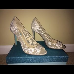 Betsey Johnson Adley shoes white lace 9